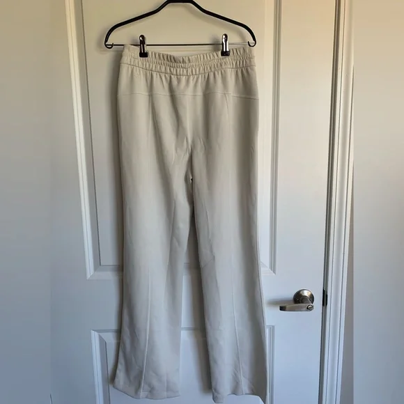 Lululemon Softstreme High-Rise Pant Regular in Bone - Picture 3 of 6